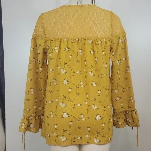 MODCLOTH Floral Lace V-neck Top size S - Picture 5 of 9